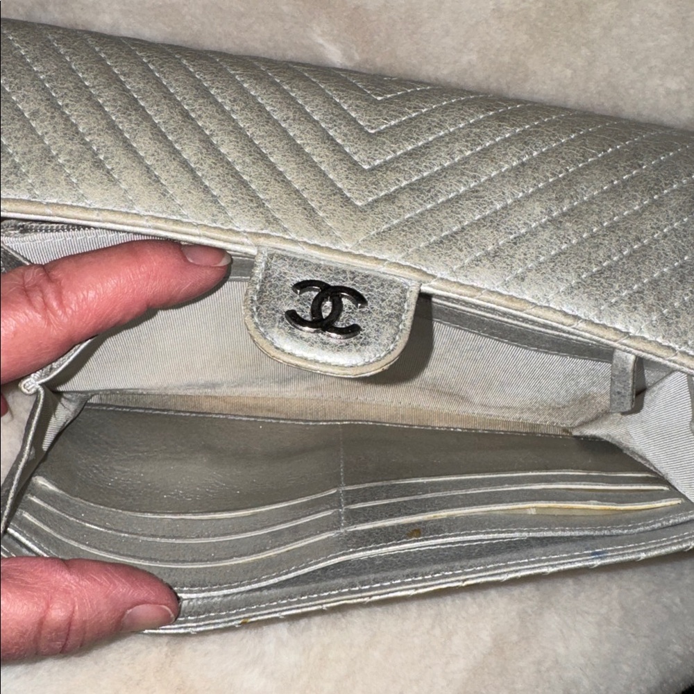 Chanel Chevron Quilted Flap Metallic Silver Wallet - Picture 14 of 17
